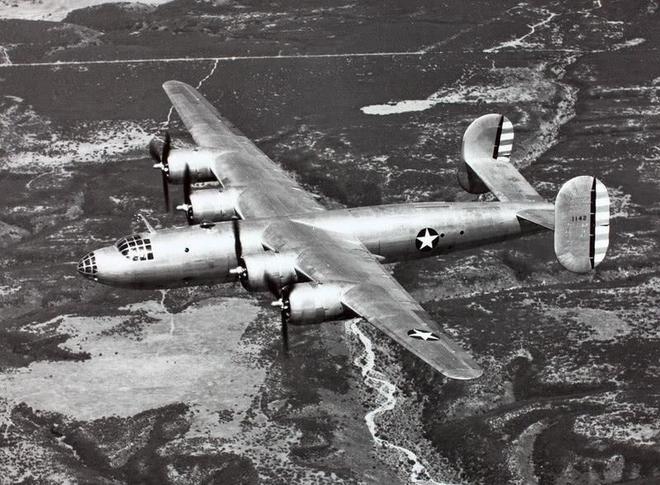 泛亚电竞电光朝露——联合B-32“统治者”轰炸机的二战岁月(图3)